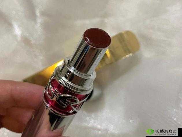 YSL 蜜桃色 13569:打造迷人妆容的秘密武器